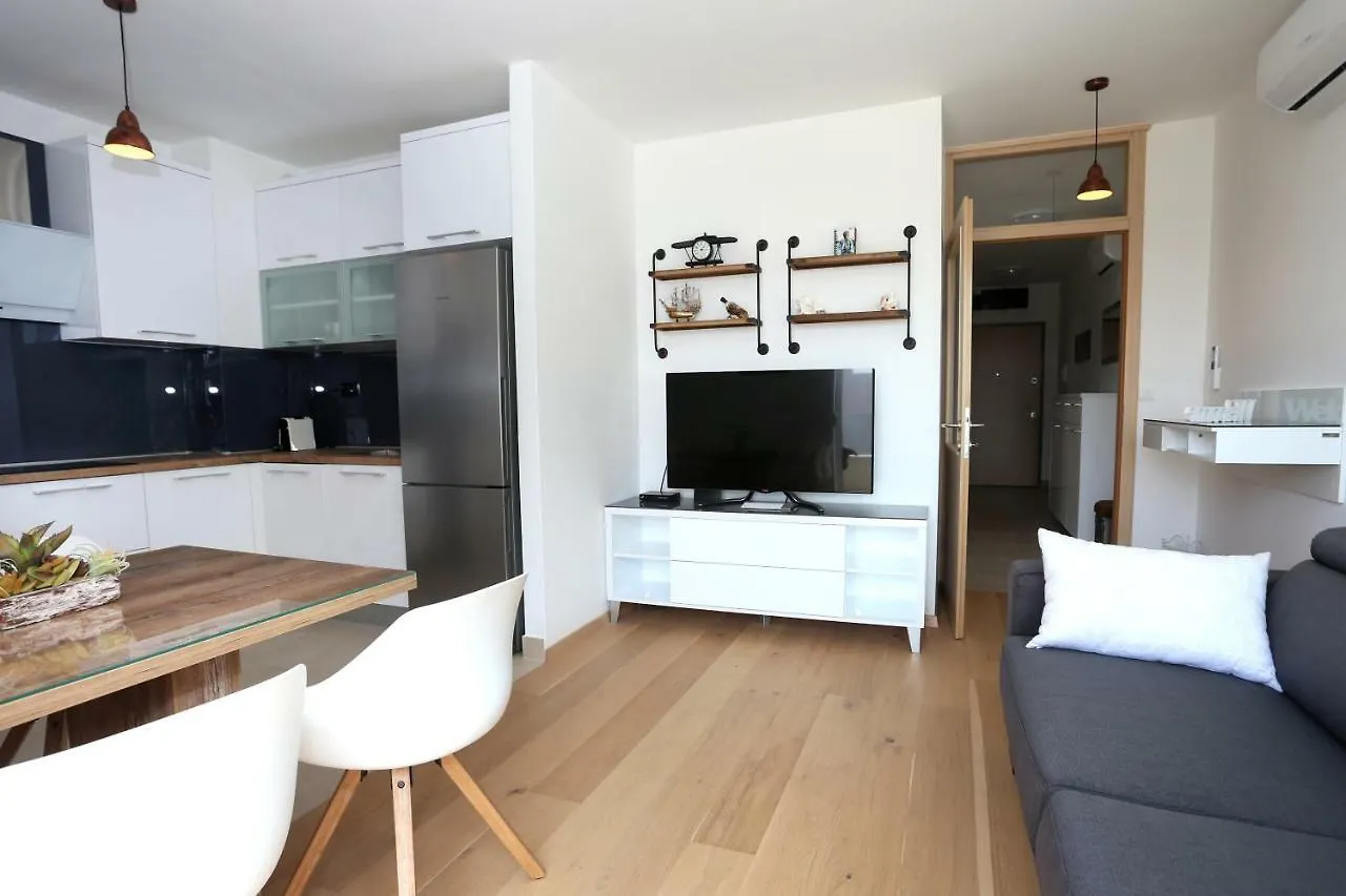 As'S Apartment Split