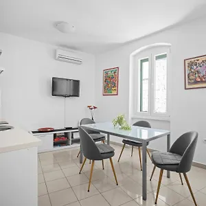  Apartment Bose